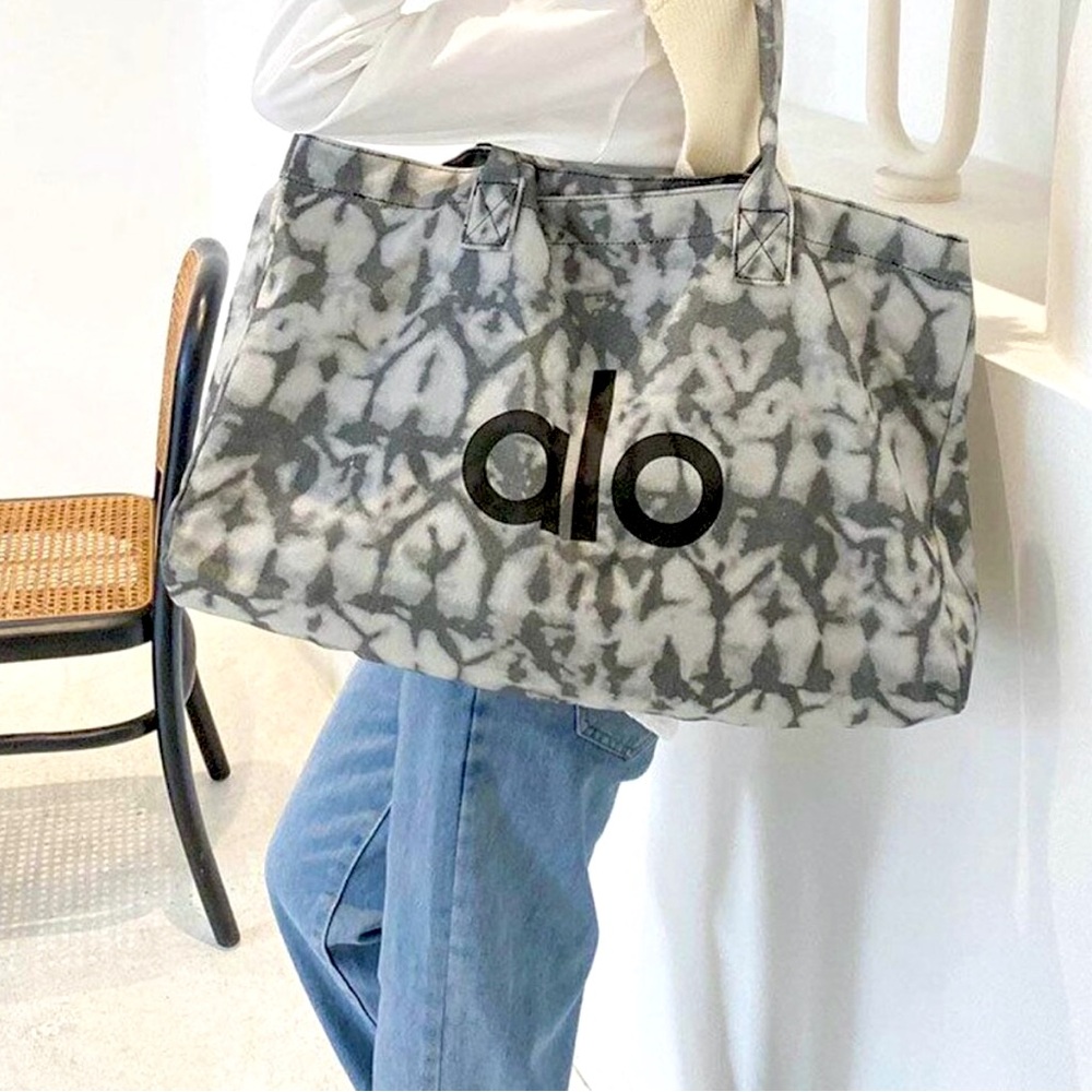 ALO Yoga Grey Tie Dye Tote Gym Bag